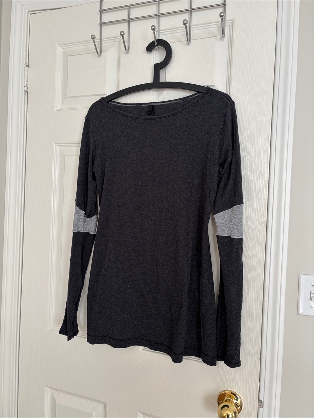 Lululemon Women’s Long Sleeve Crew Neck Top in Charcoal with Heather Gray Accent
